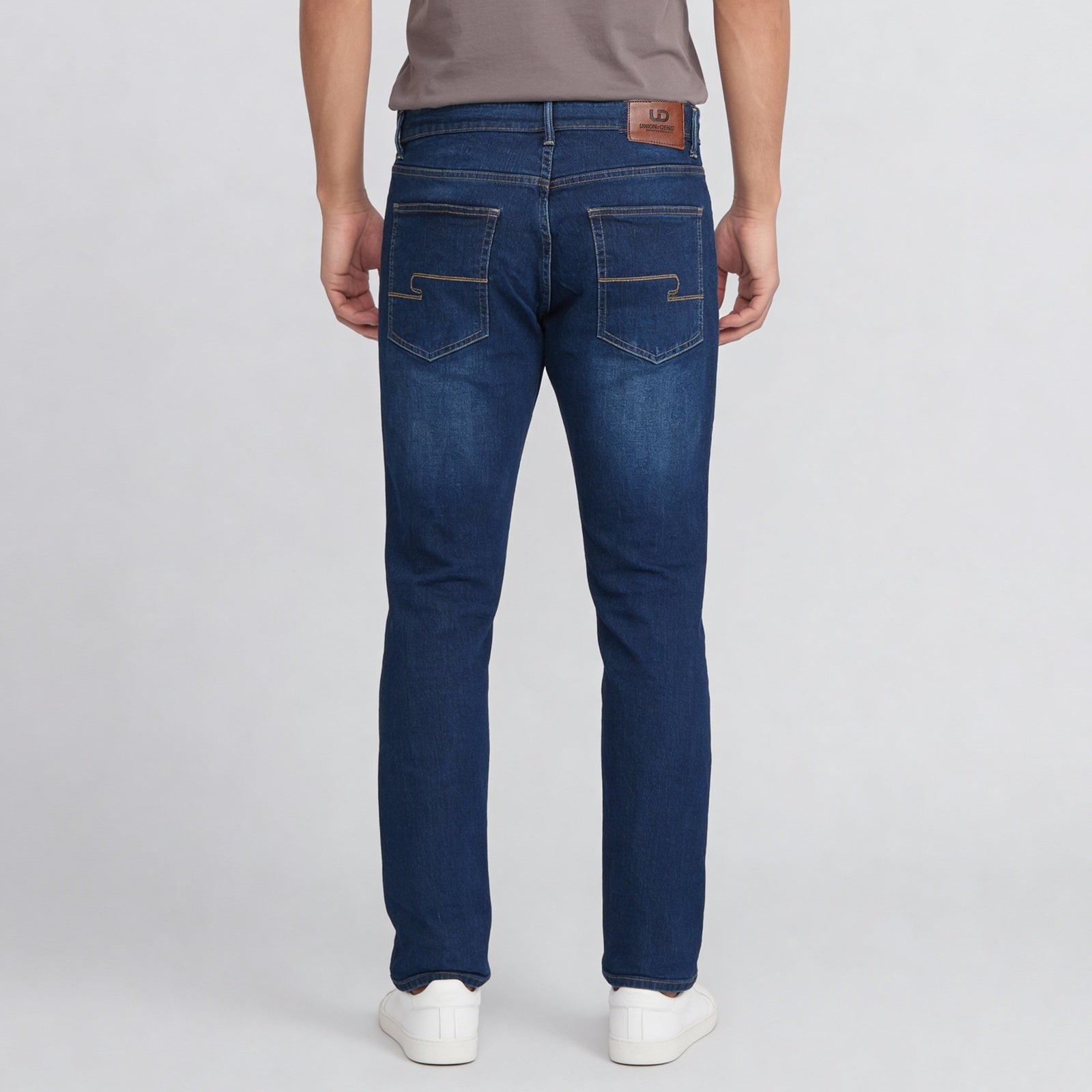Relaxed Fit Essentials Jeans