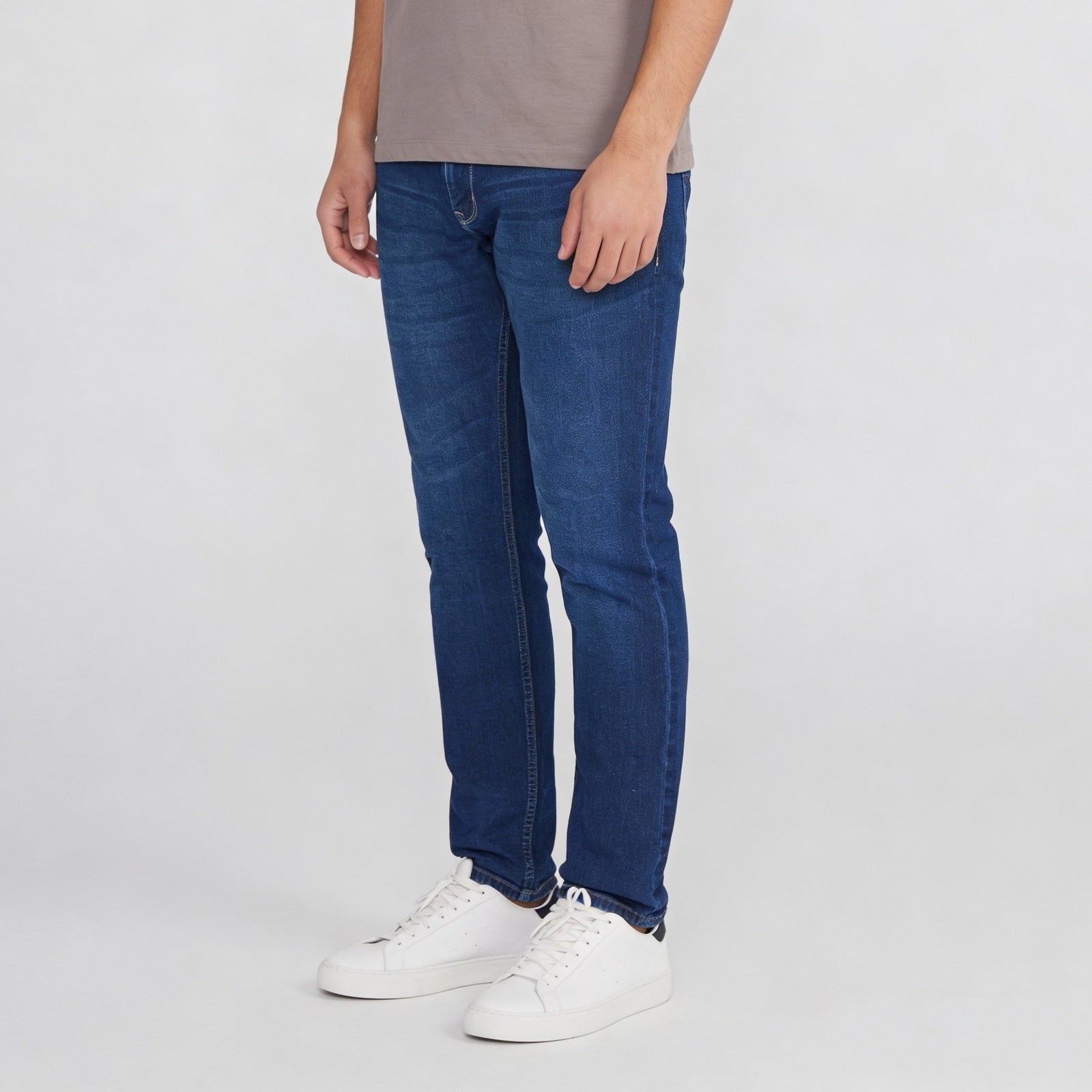 Relaxed Fit Essentials Jeans