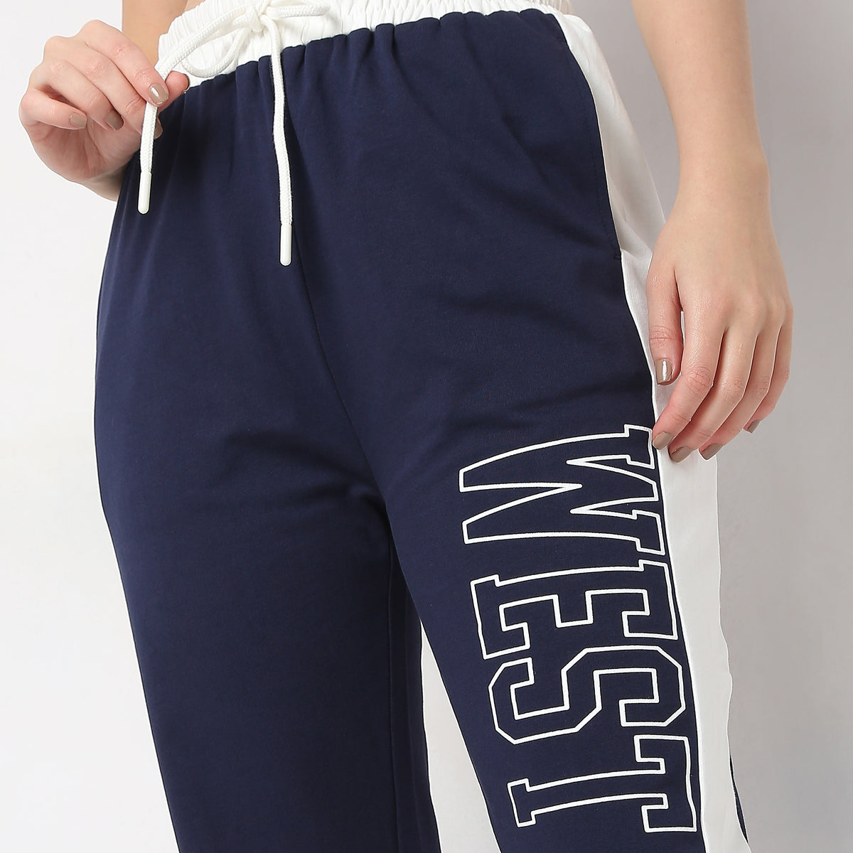 Relaxed Fit Printed High Rise Joggers