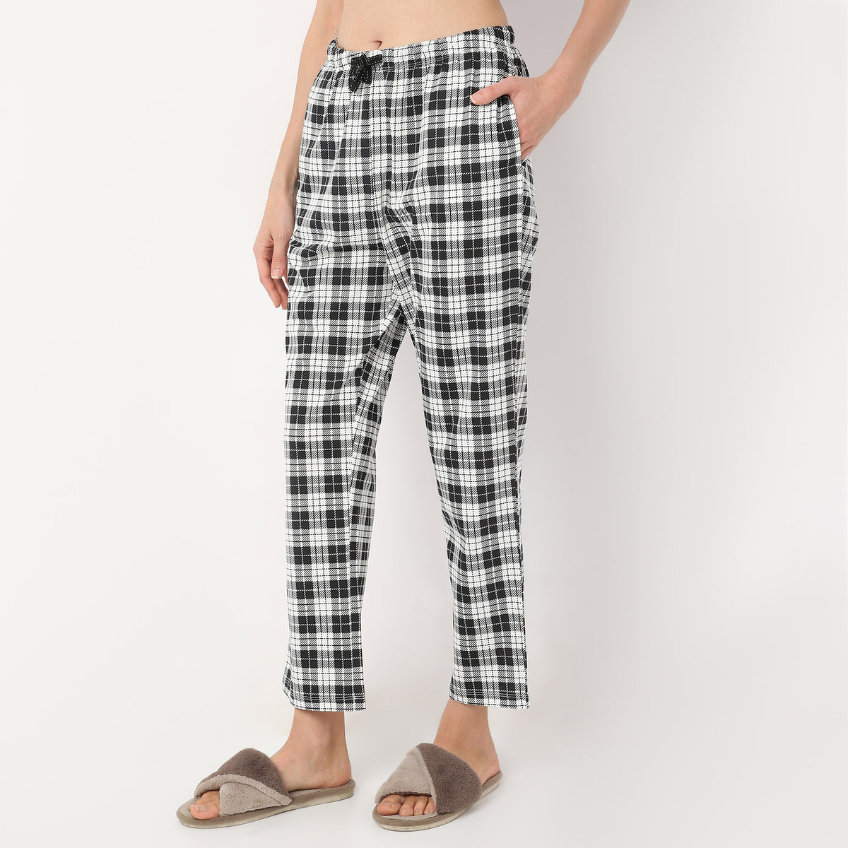 Regular Fit Checkered Ankle Length Mid Rise Pyjamas
