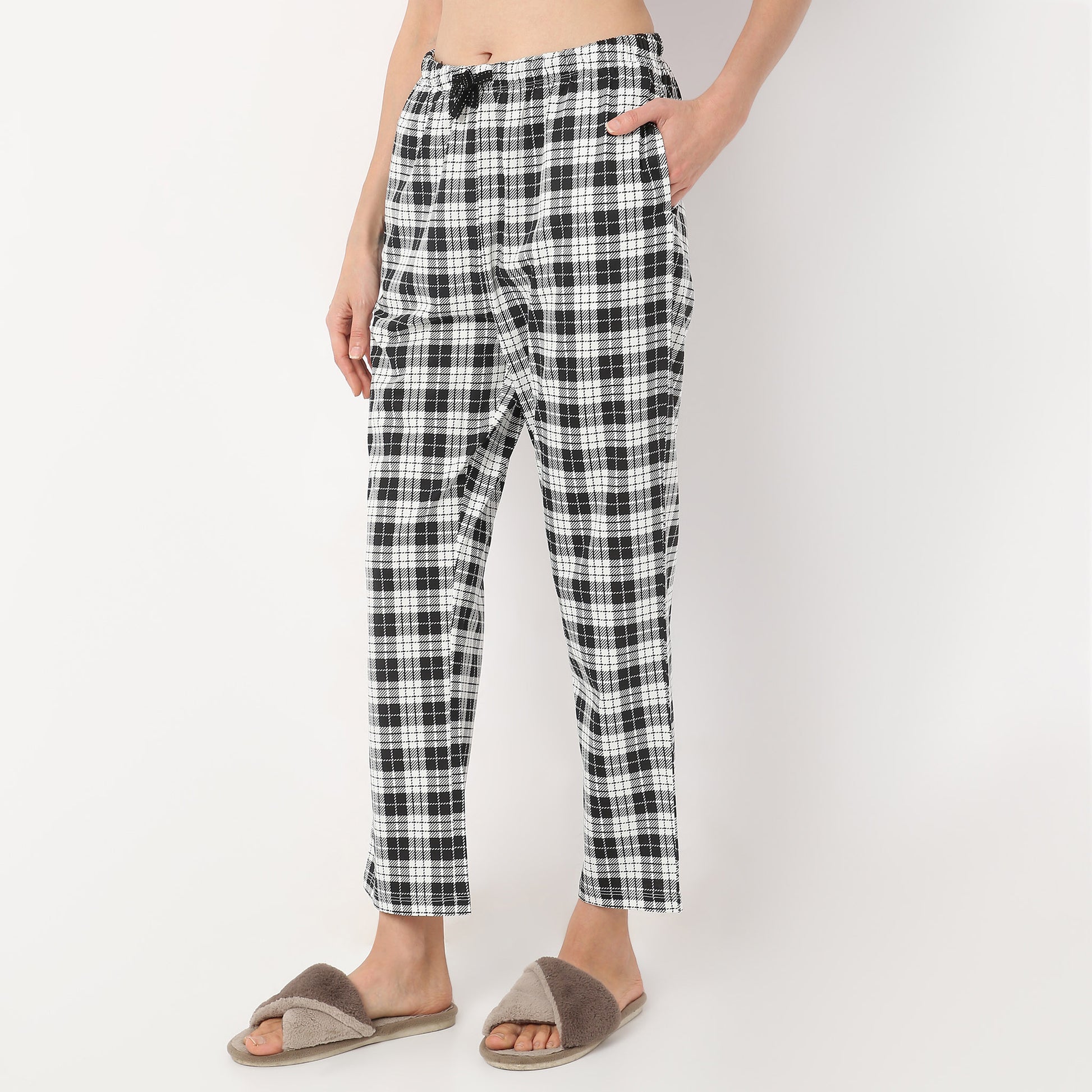 Regular Fit Checkered Ankle Length Mid Rise Pyjamas