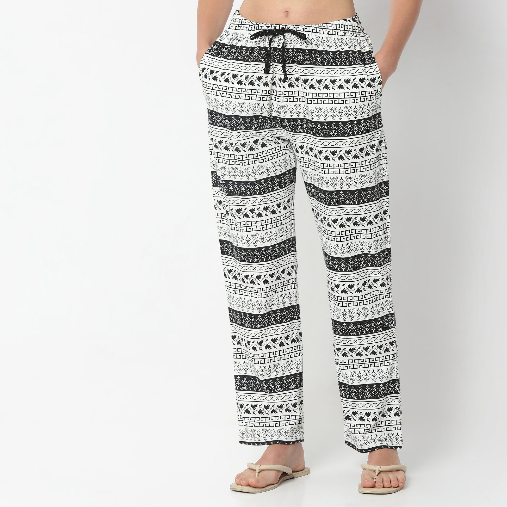 Regular Fit Printed Full Length Mid Rise Pyjamas