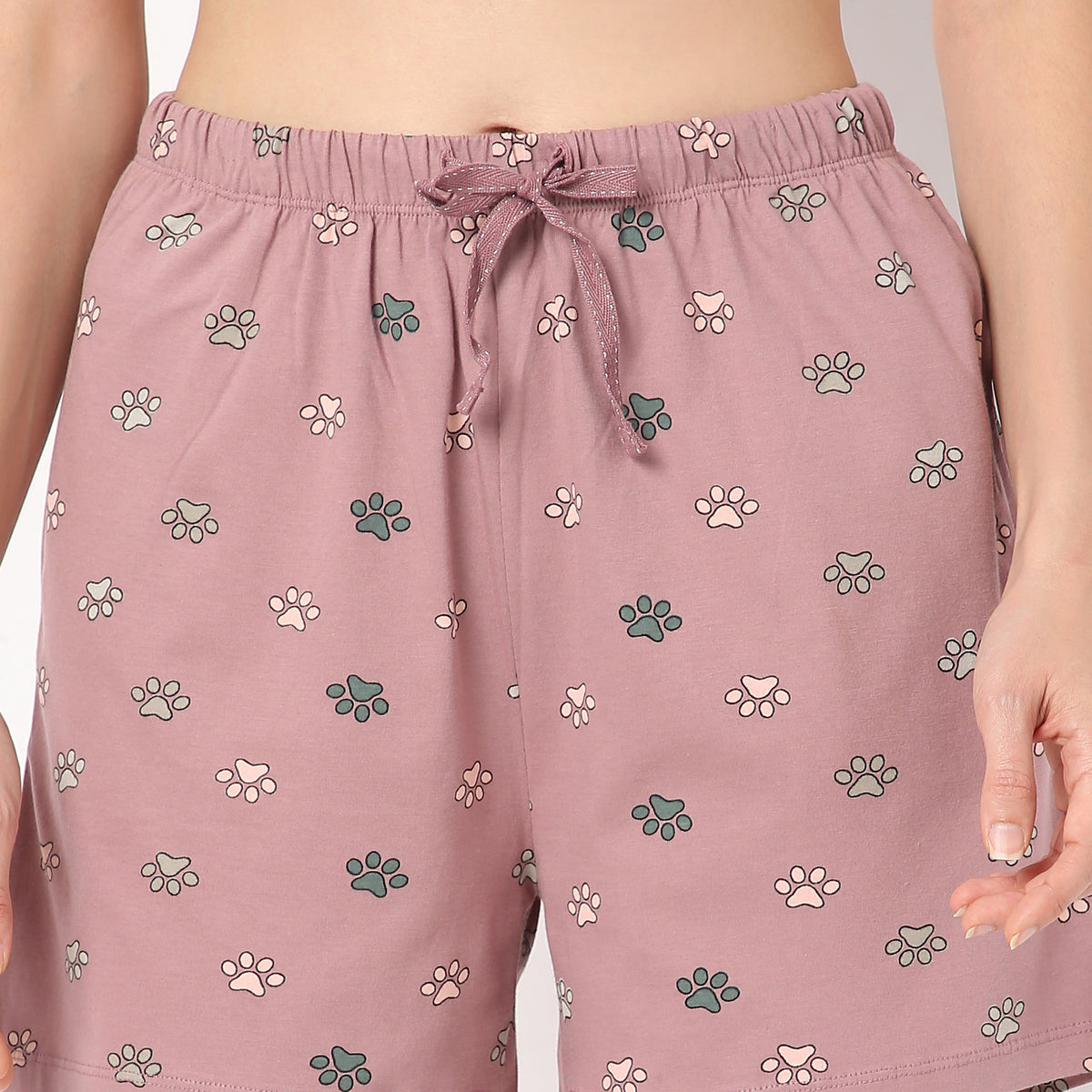 Regular Fit Printed Above Knee Mid Rise Shorts