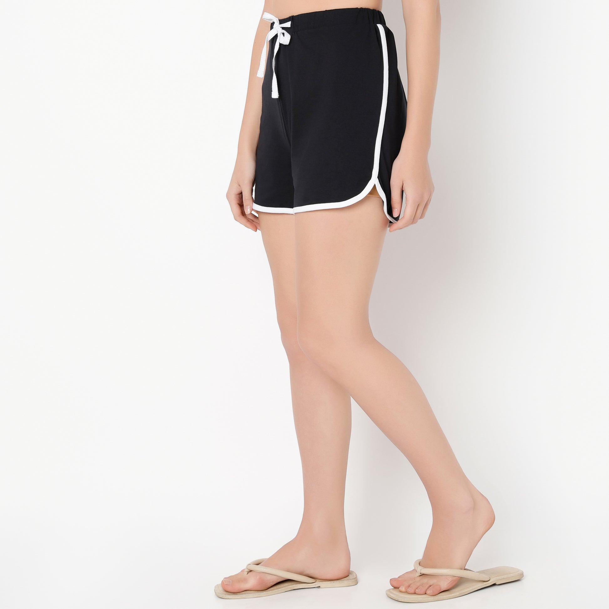 Regular Fit Solid Above Knee Mid Rise Shorts