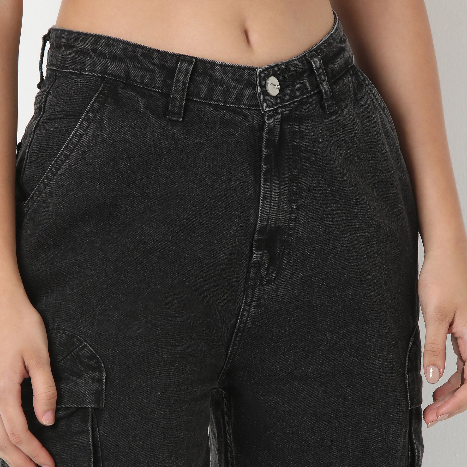 Highwaist 8 Pockets Straight Fit Cargos