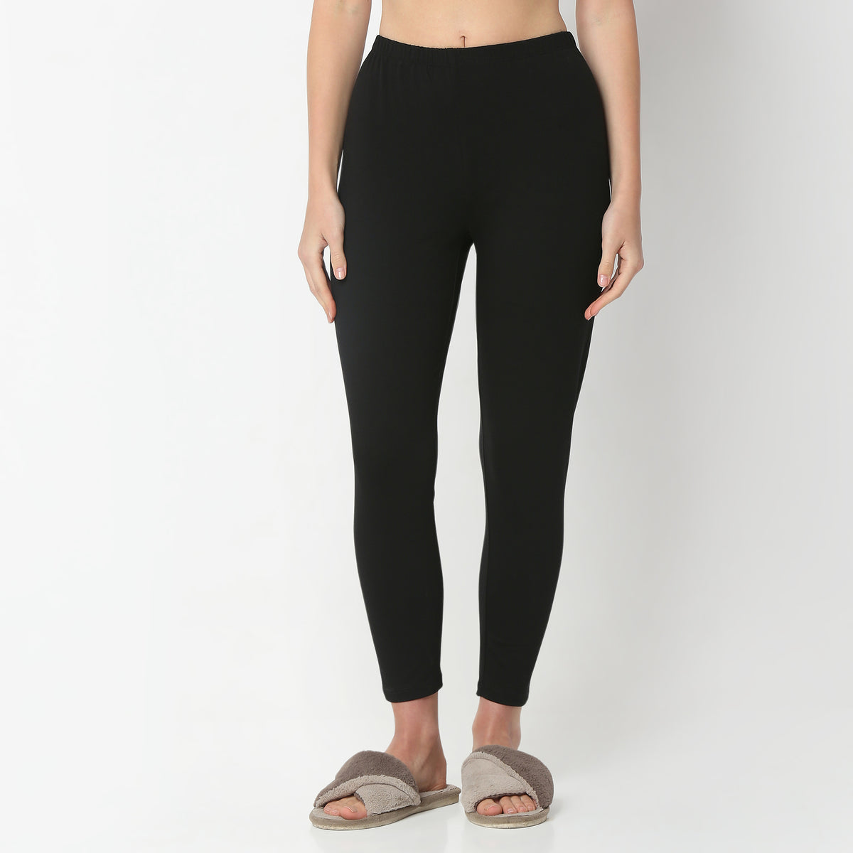 Regular Fit Solid Ankle Length Mid Rise Leggings