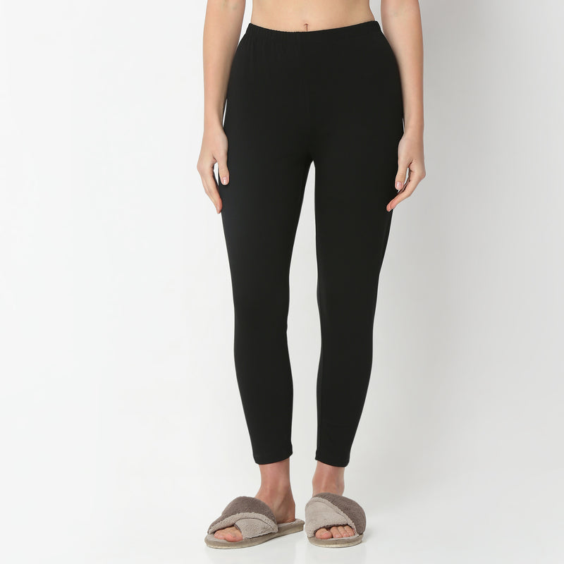 Regular Fit Solid Ankle Length Mid Rise Leggings