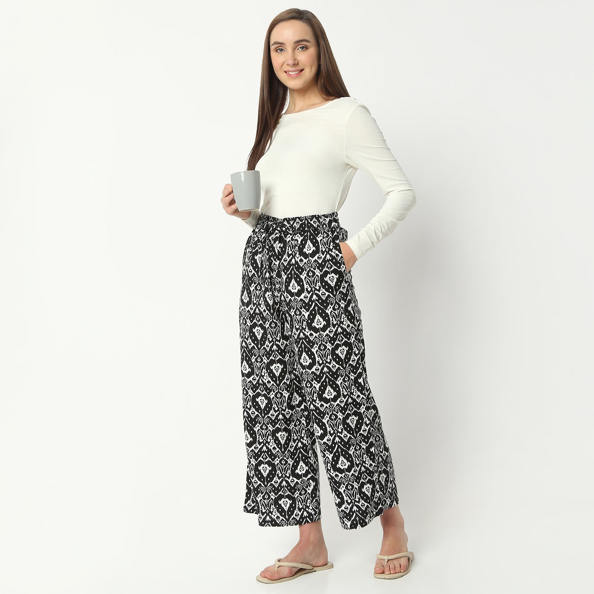 Regular Fit Printed Ankle Length Mid Rise Pyjamas