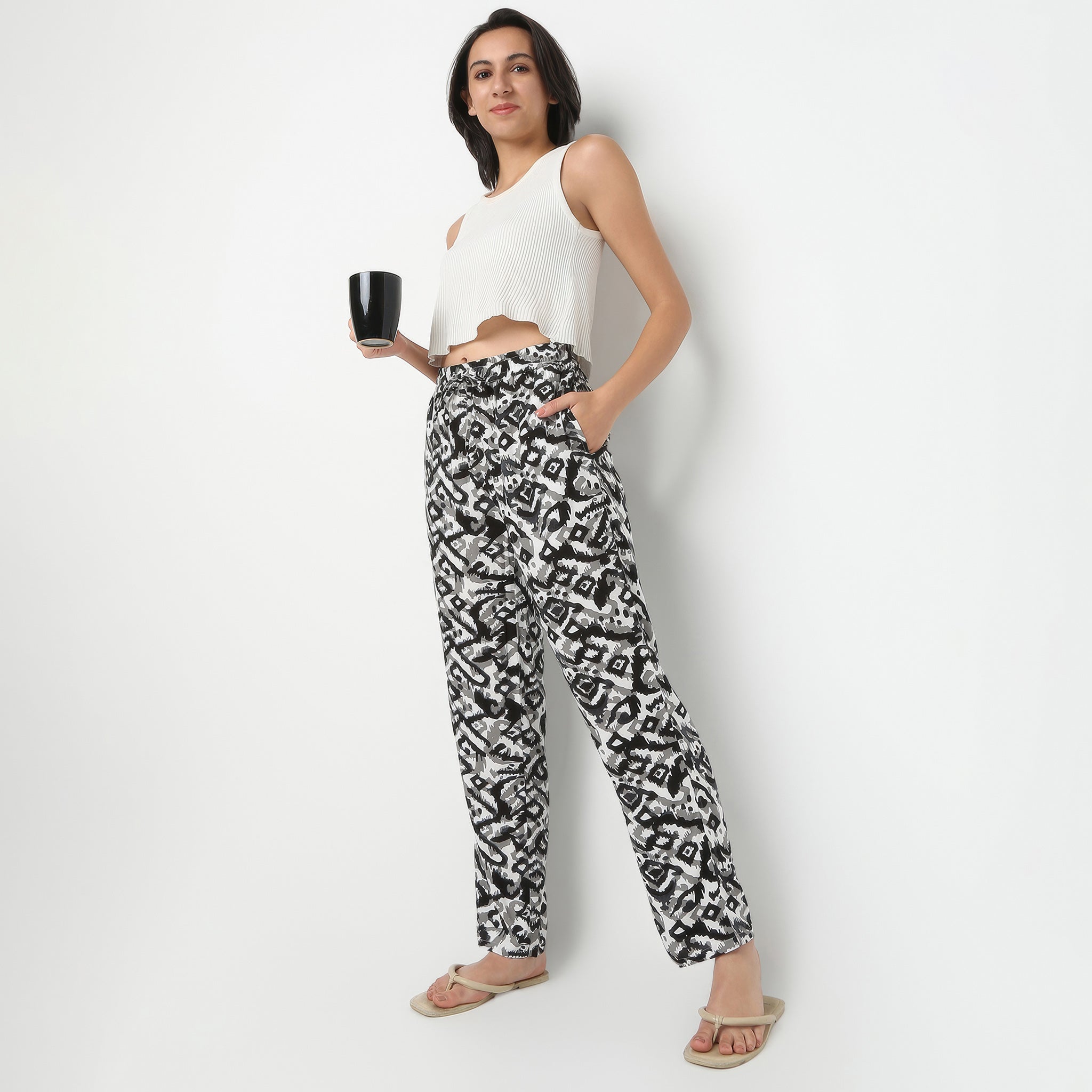 Regular Fit Printed Ankle Length Mid Rise Pyjamas