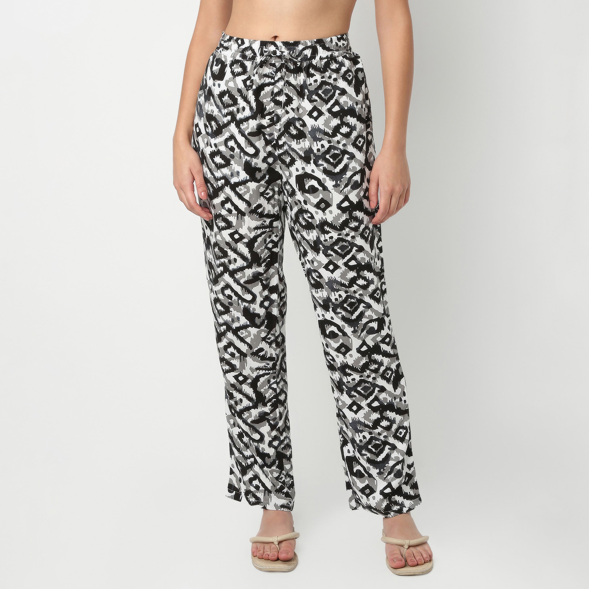 Regular Fit Printed Ankle Length Mid Rise Pyjamas
