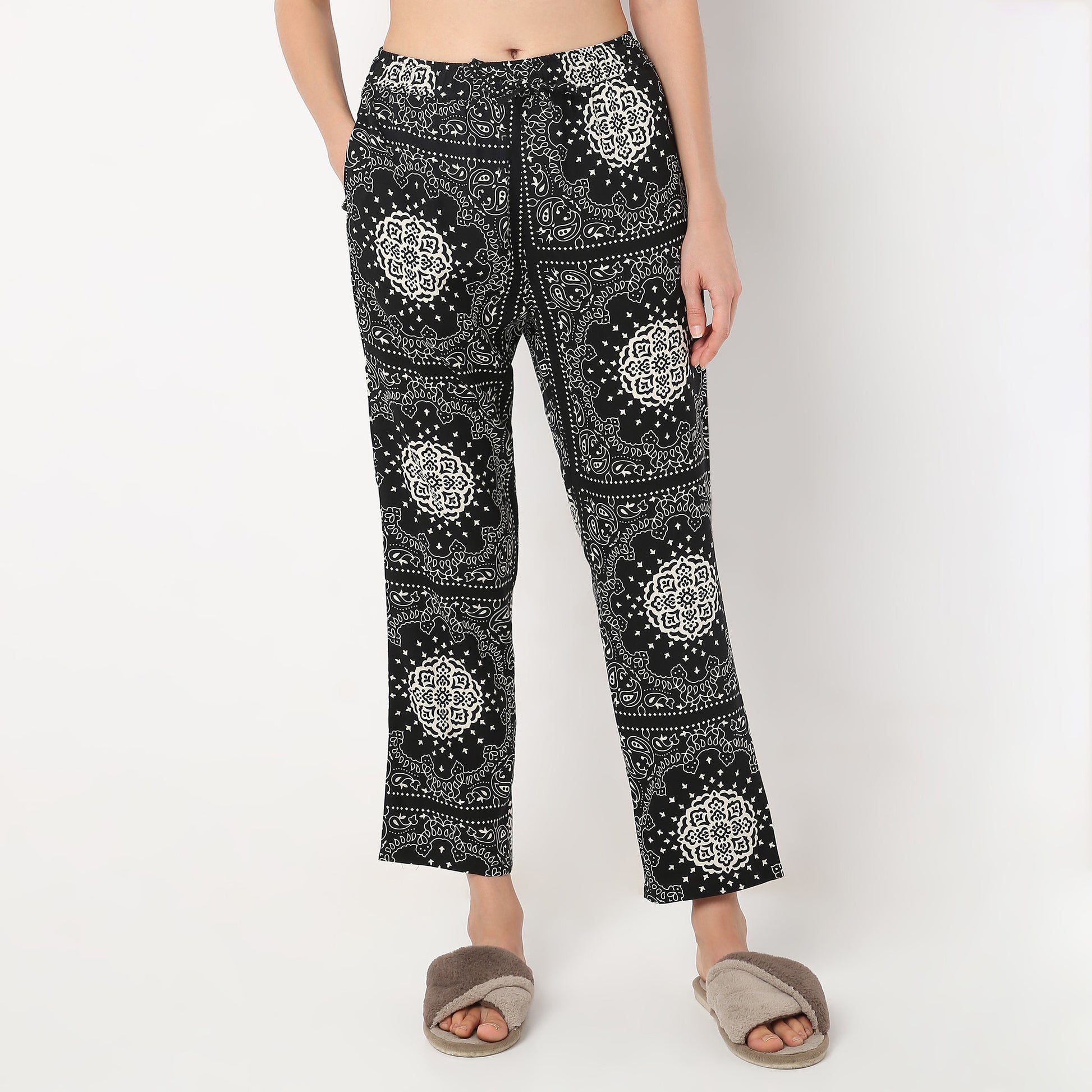 Regular Fit Printed Ankle Length Mid Rise Pyjamas