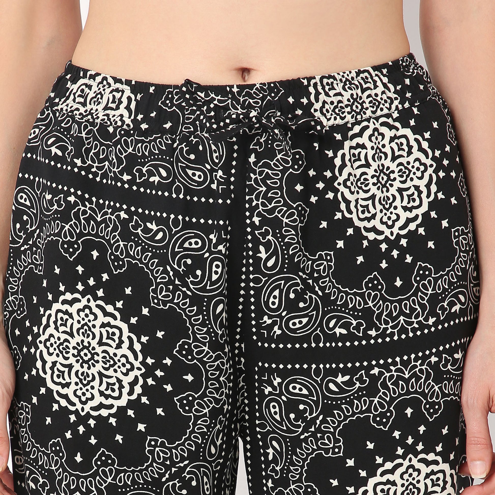 Regular Fit Printed Ankle Length Mid Rise Pyjamas