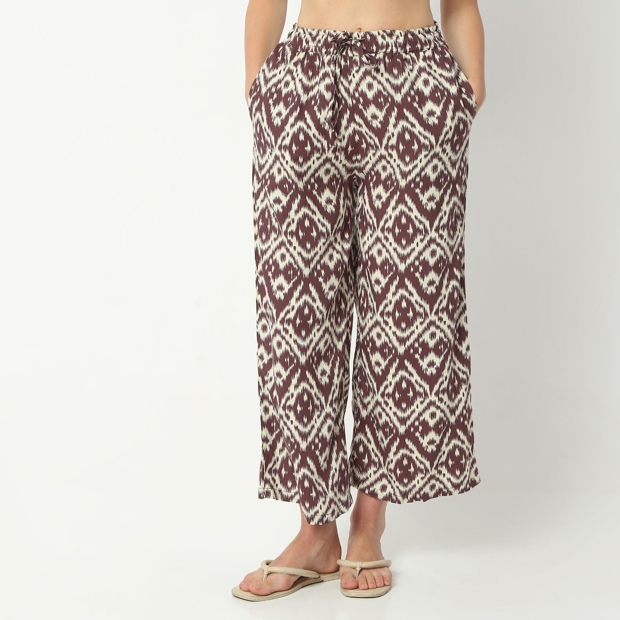 Regular Fit Printed Ankle Length Mid Rise Pyjamas