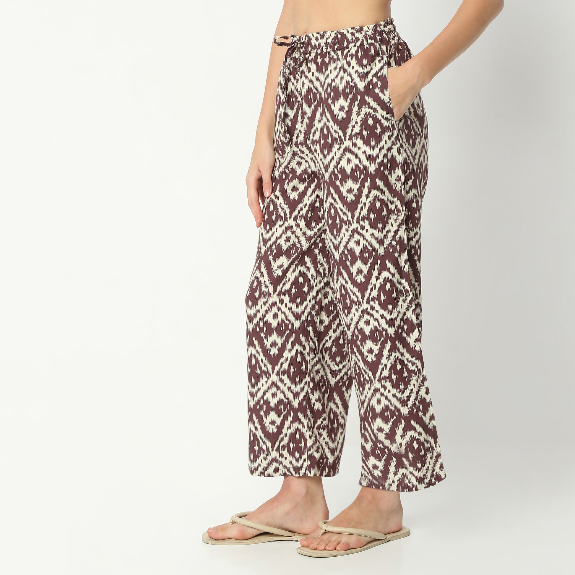 Regular Fit Printed Ankle Length Mid Rise Pyjamas