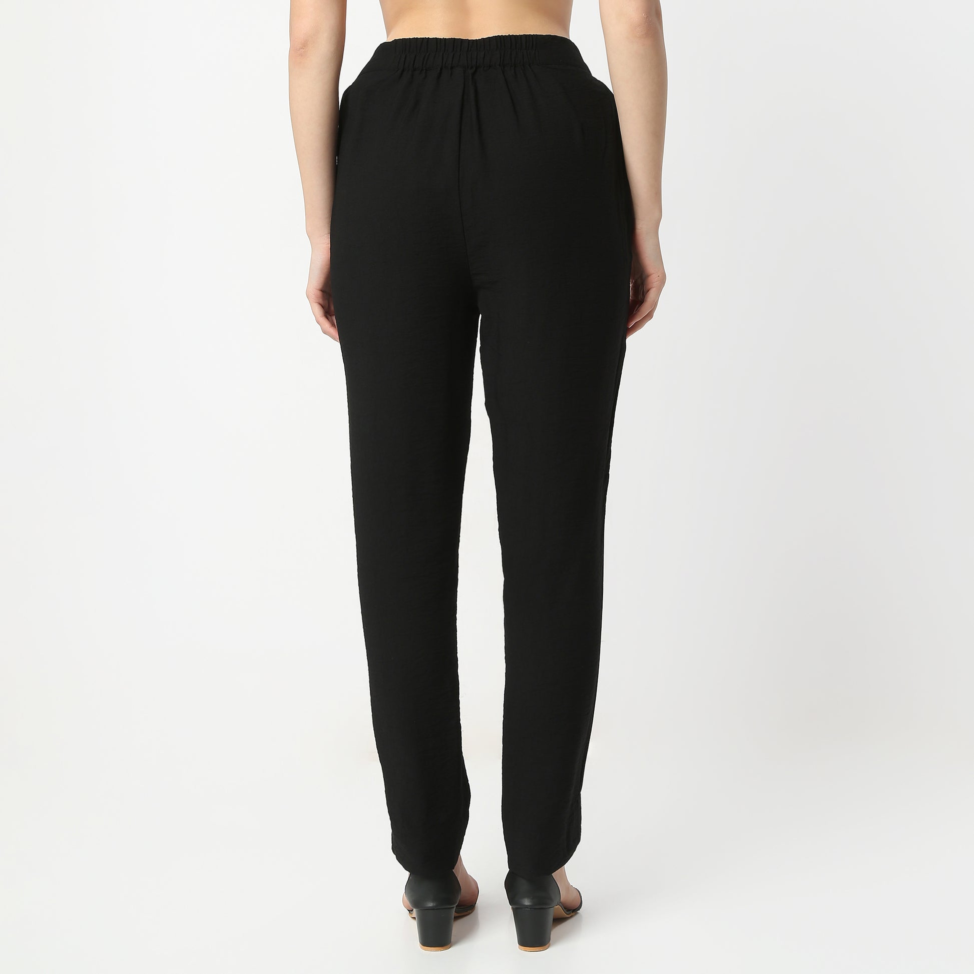 Regular Fit Solid Ankle Length Mid Rise Trousers