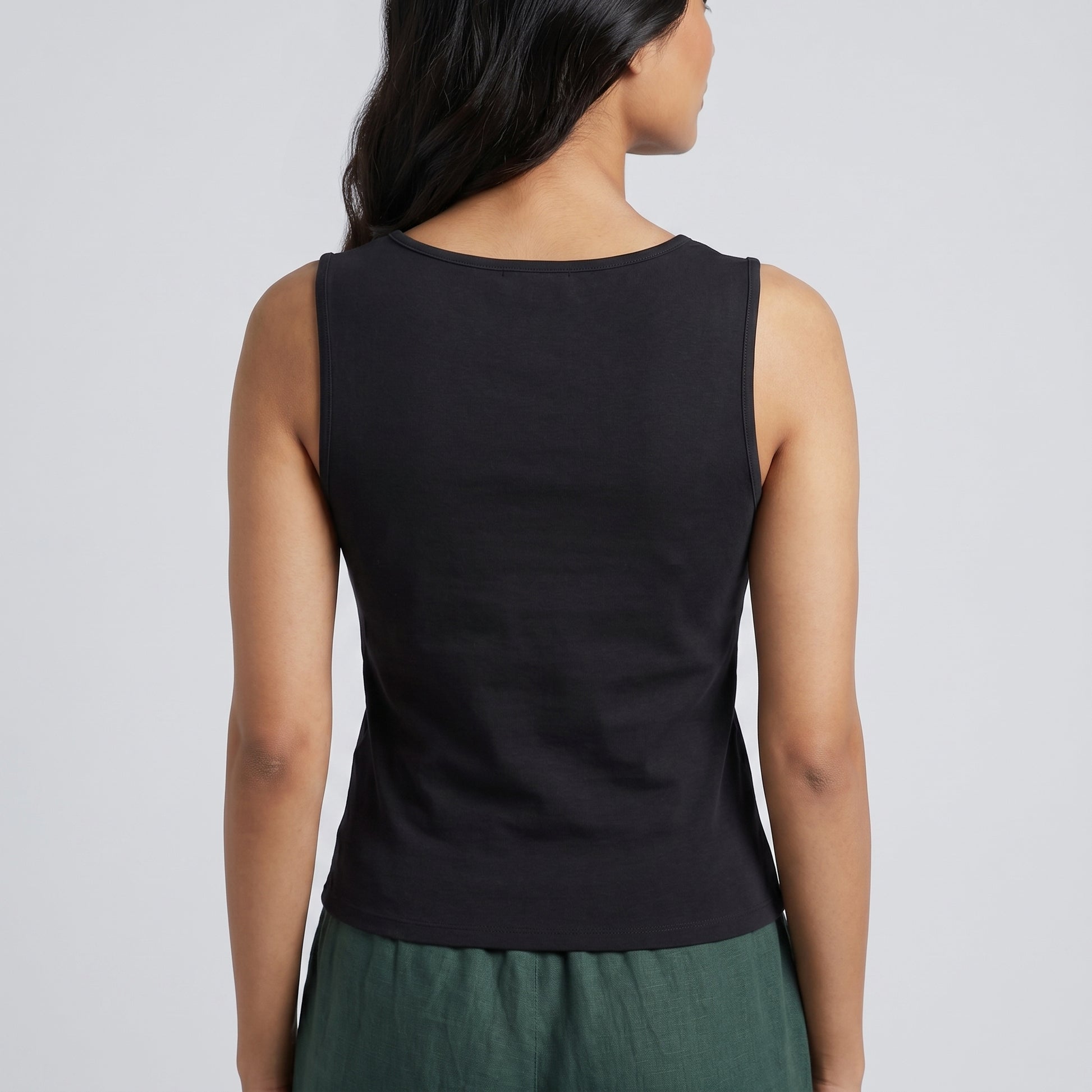 Knitted Solid Slim Fit T-Shirt