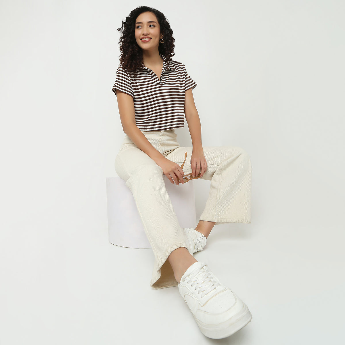 Betty Cropped Fashion T-Shirt with Zipper At Collar