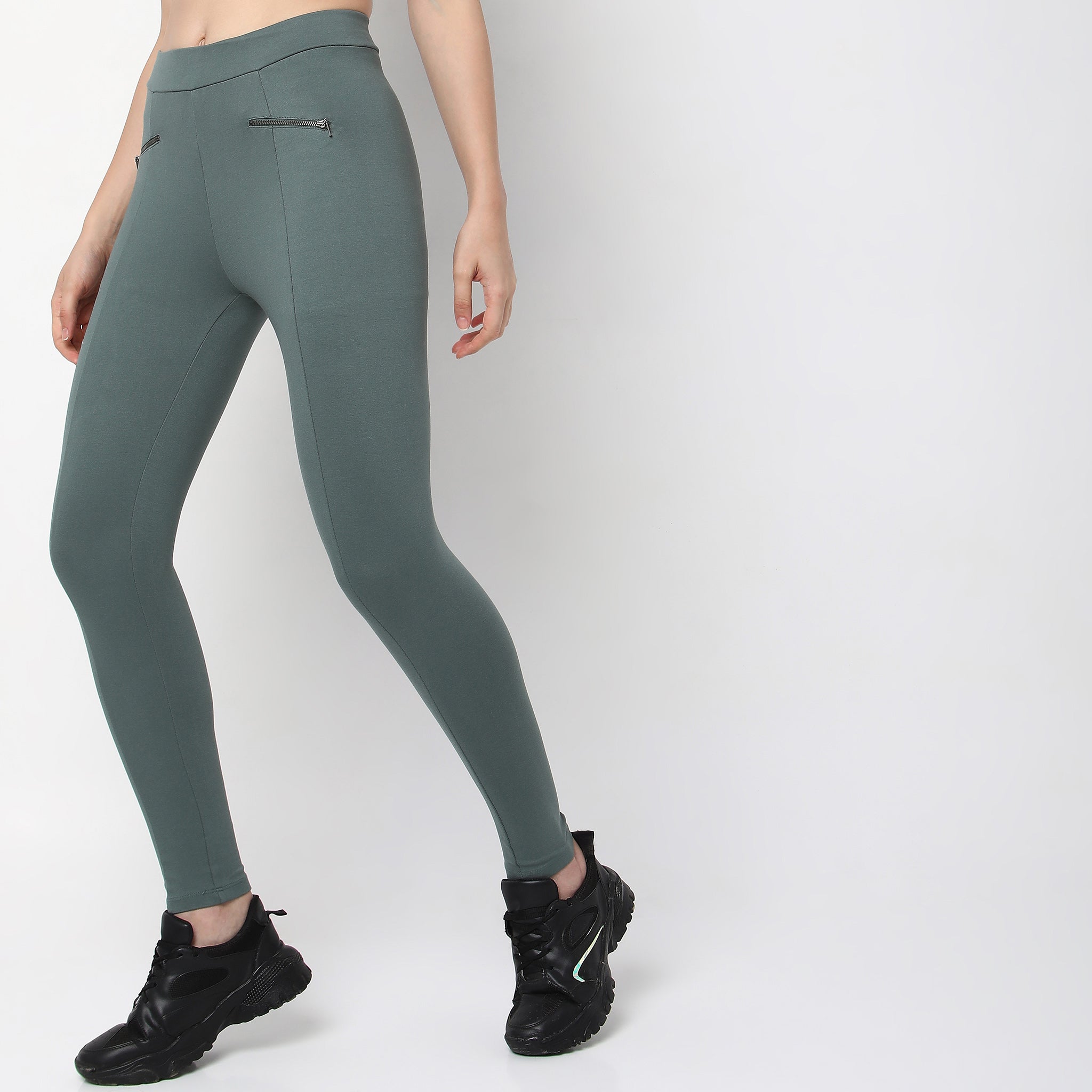 Slim Fit Solid Mid Rise Jeggings