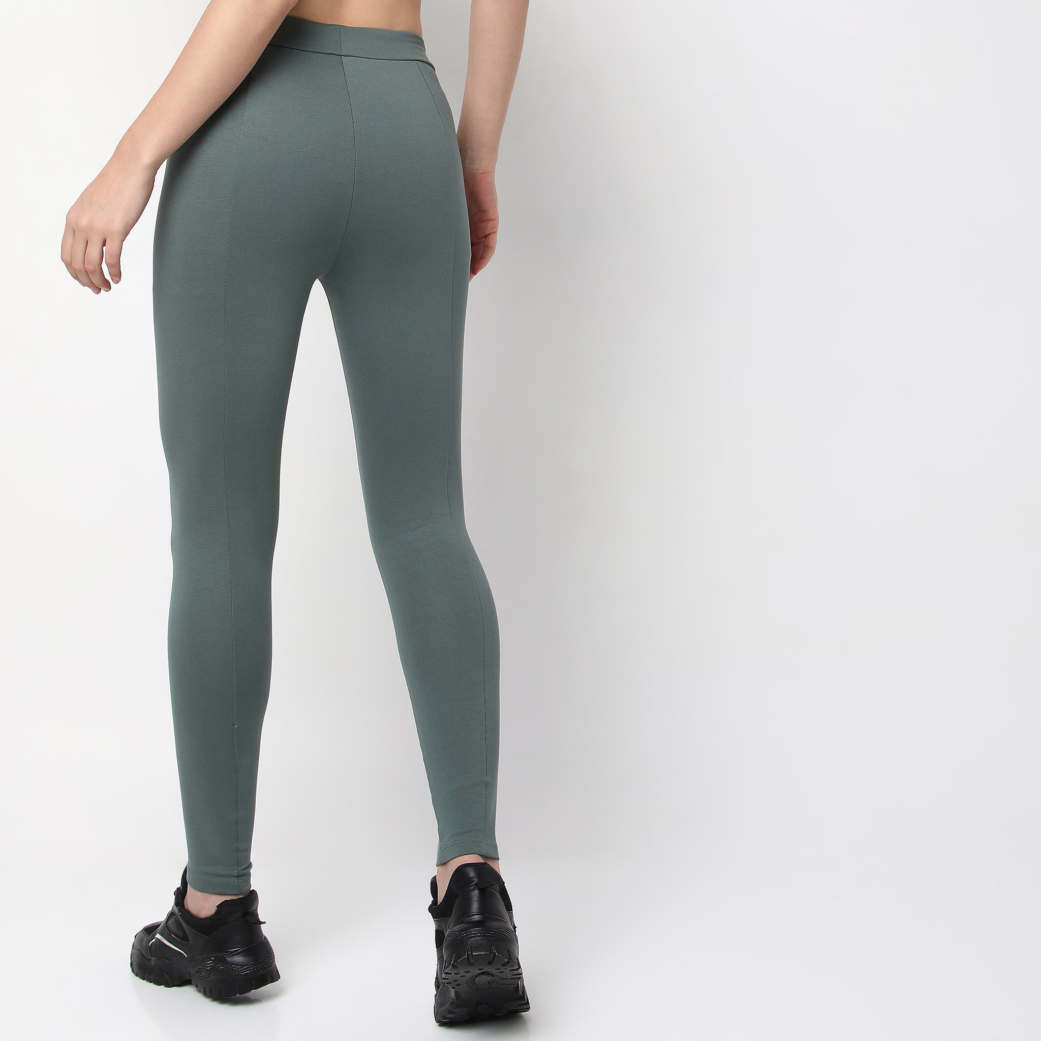 Slim Fit Solid Mid Rise Jeggings