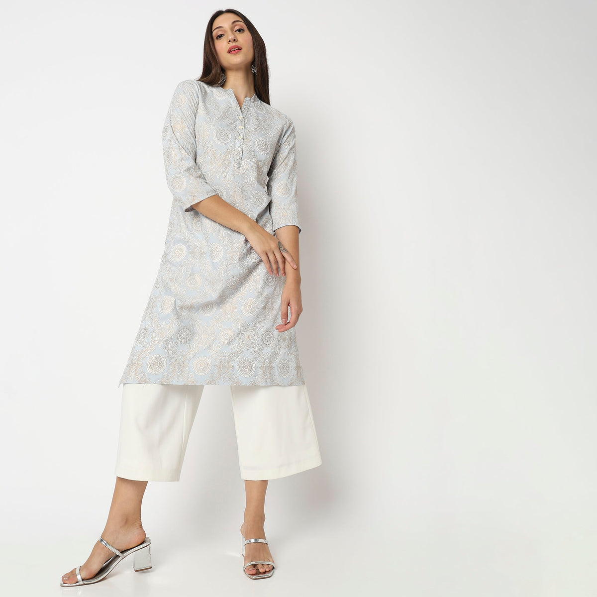 Women Wearing Regular Fit Printed Kurta