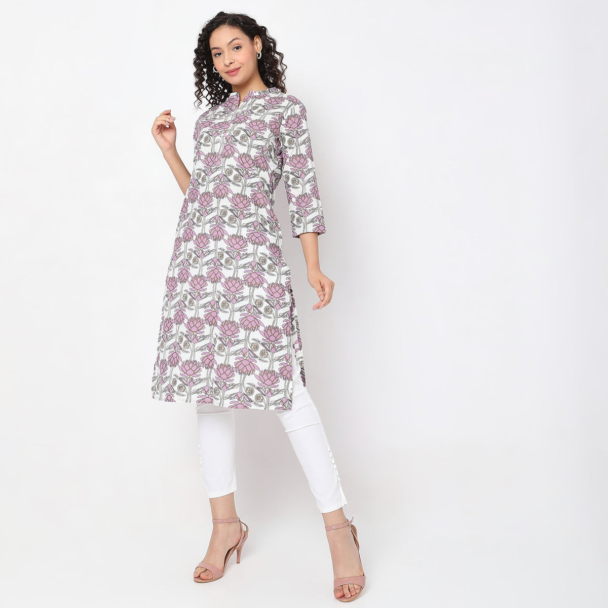 Women Wearing Straight Fit Printed Kurta