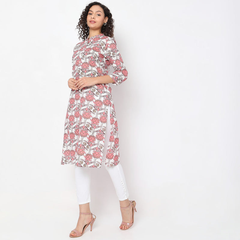 Women Wearing Straight Fit Printed Kurta