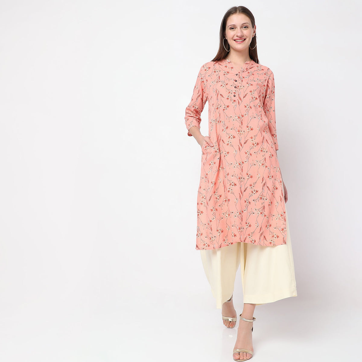 Women Wearing Straight Fit Printed Kurta