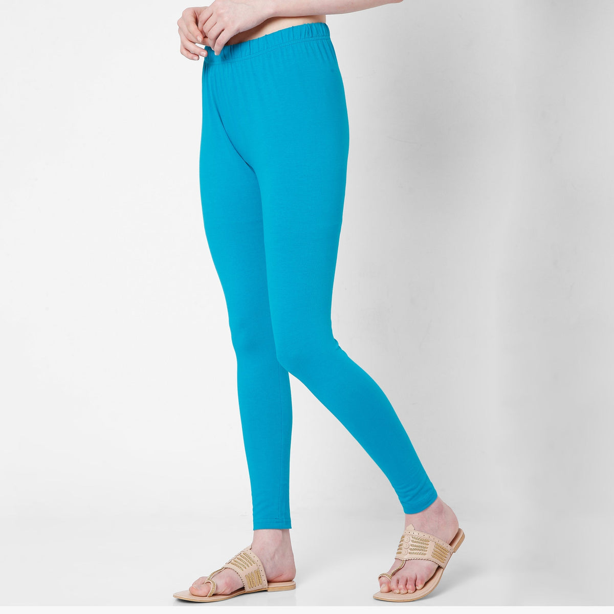 Straight Fit Solid Mid Rise Leggings