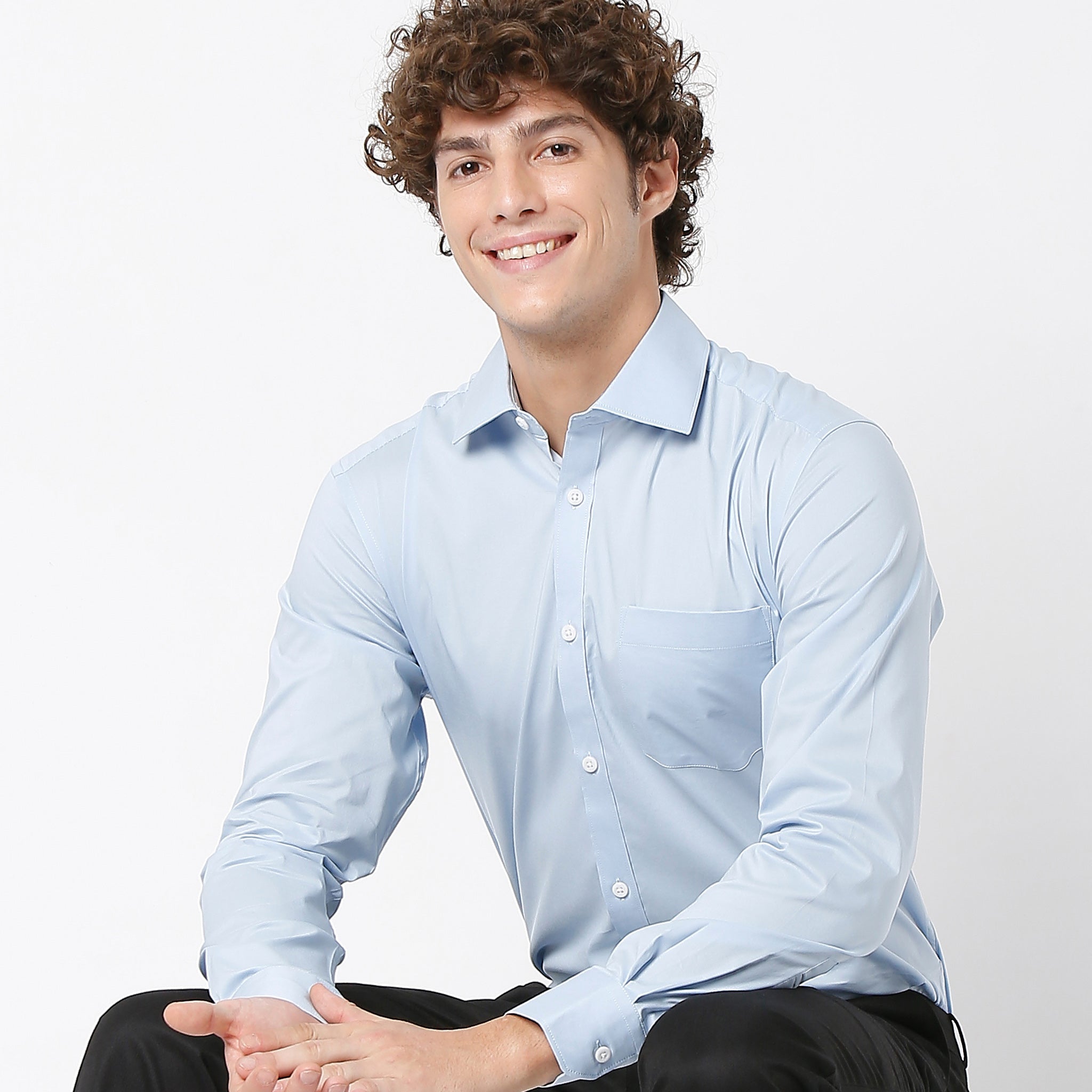 Men Wearing Relaxed Fit Solid Formal Shirt
