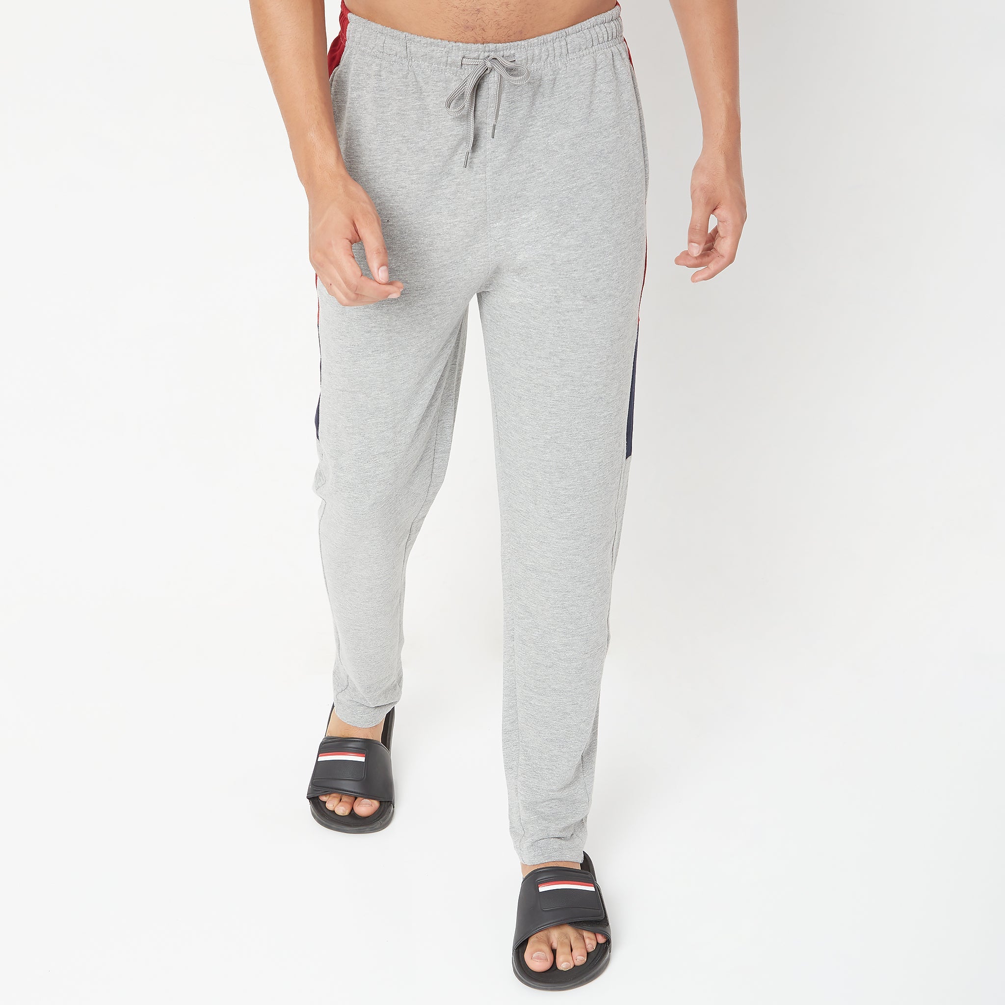 Men Wearing Regular Fit Solid Mid Rise Pyjama