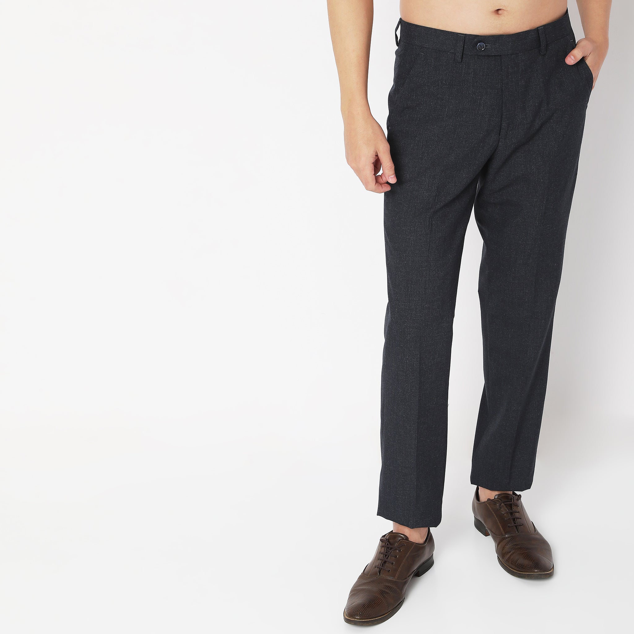 Men Wearing Slim Fit Solid Mid Rise Trouser
