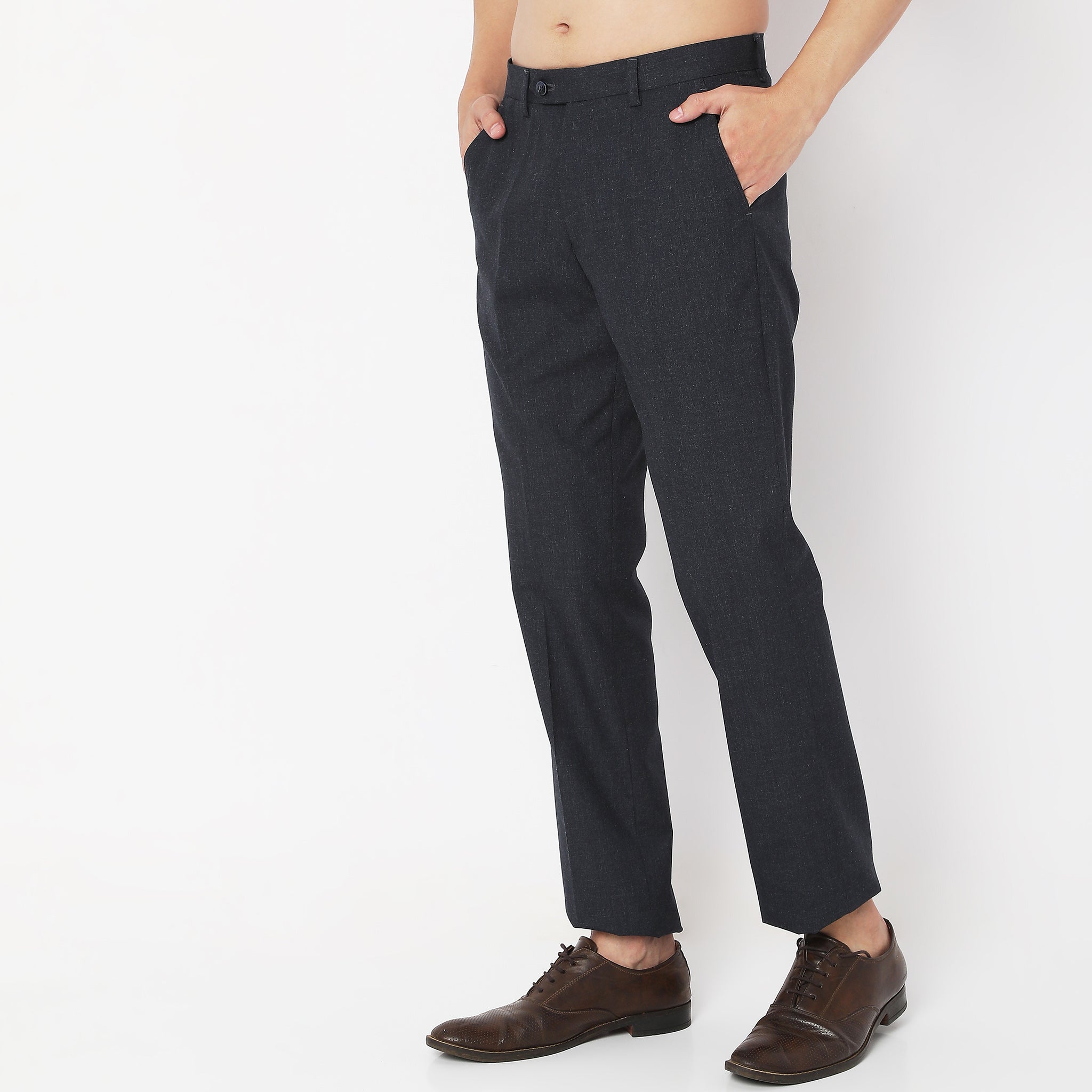 Men Wearing Slim Fit Solid Mid Rise Trouser