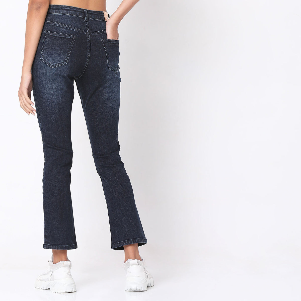 Women Wearing Boot Cut Solid High Rise Jean