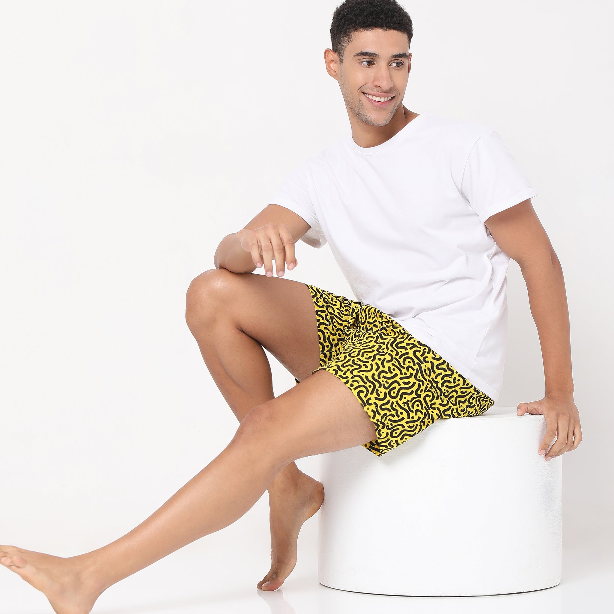 Men Wearing Relaxed Fit Printed Mid Rise Short