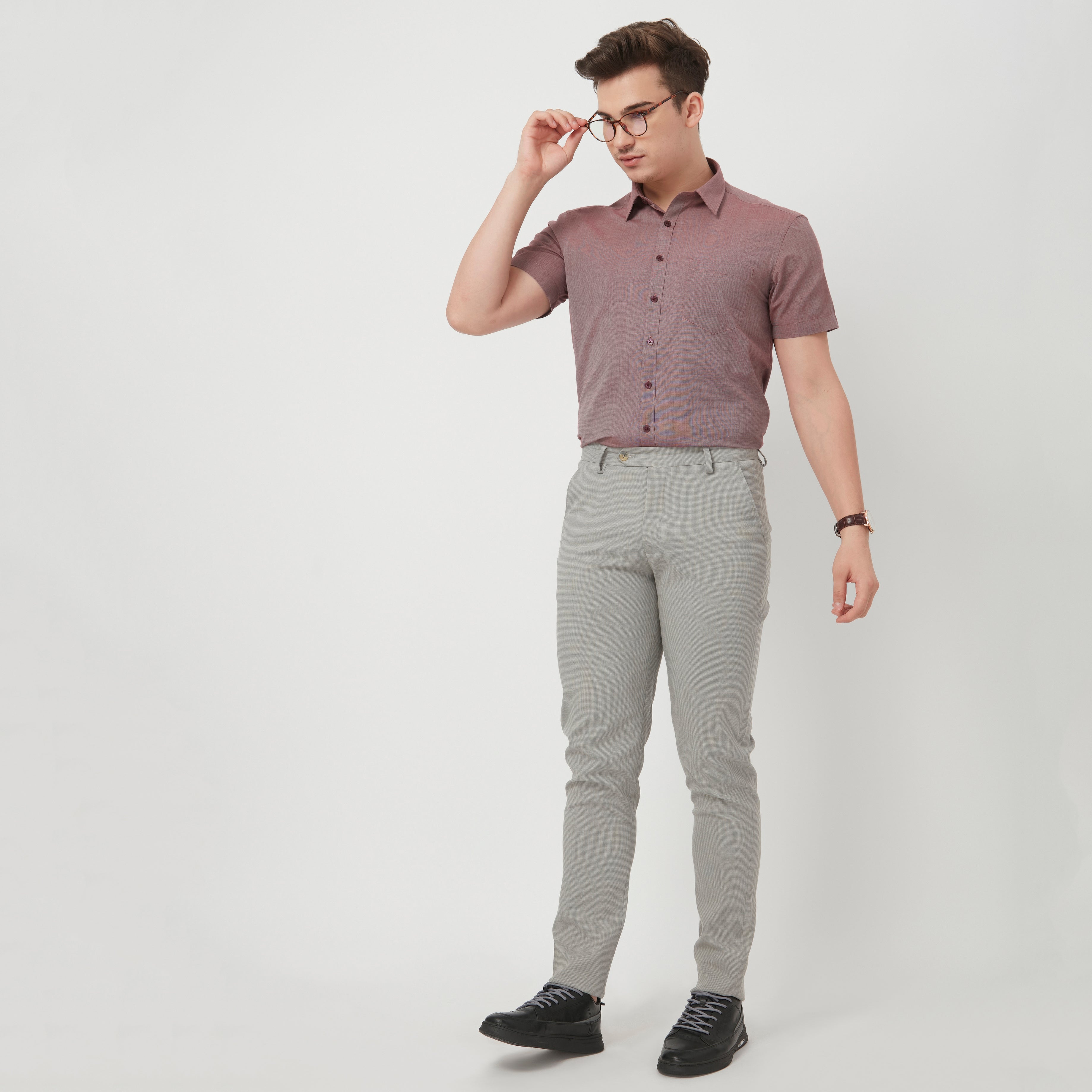 Men Wearing Regular Fit Checkered Mid Rise Trouser