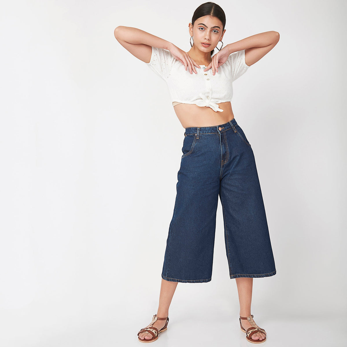 Women Wearing Flare Fit Solid High Rise Culotte