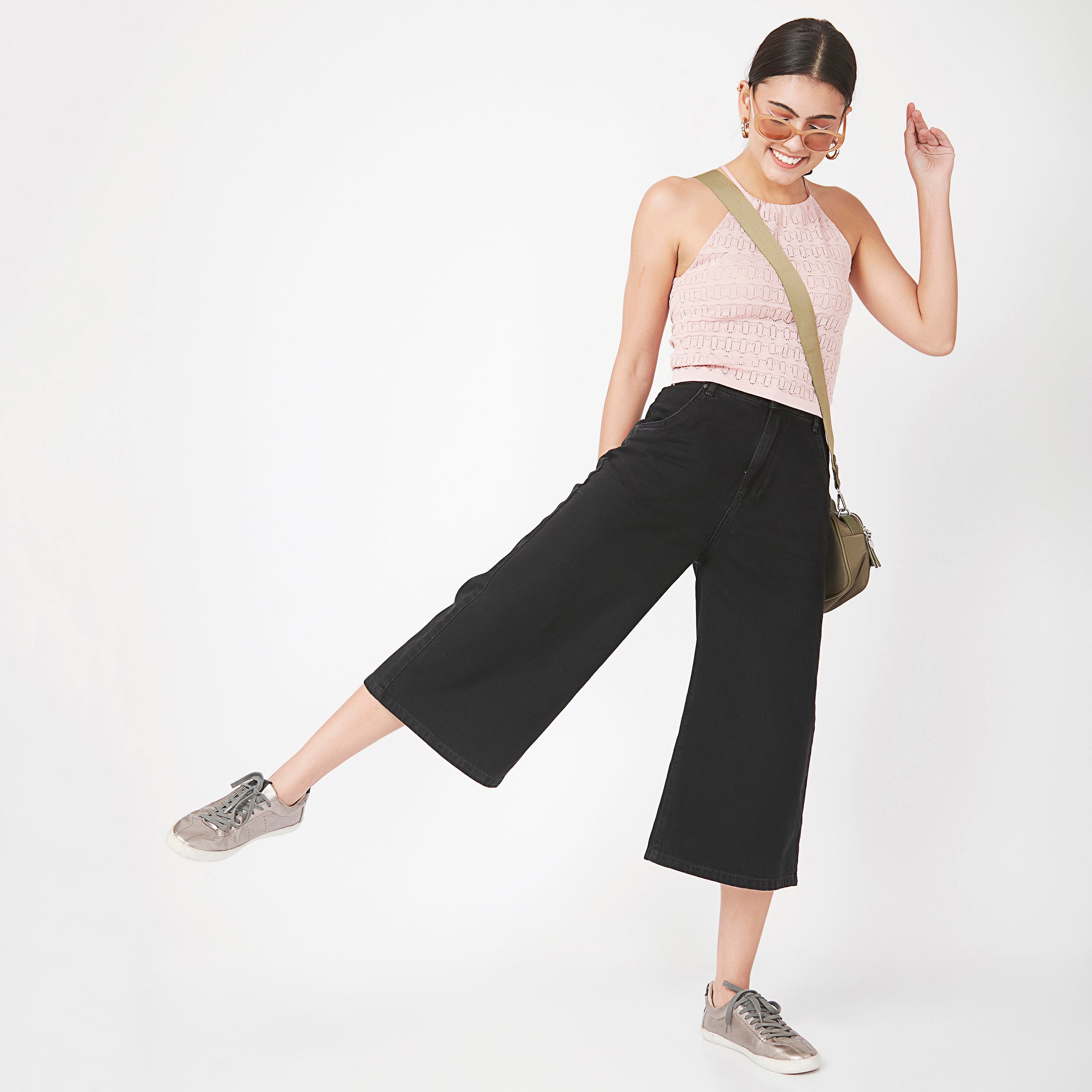 Women Wearing Flare Fit Solid High Rise Culotte