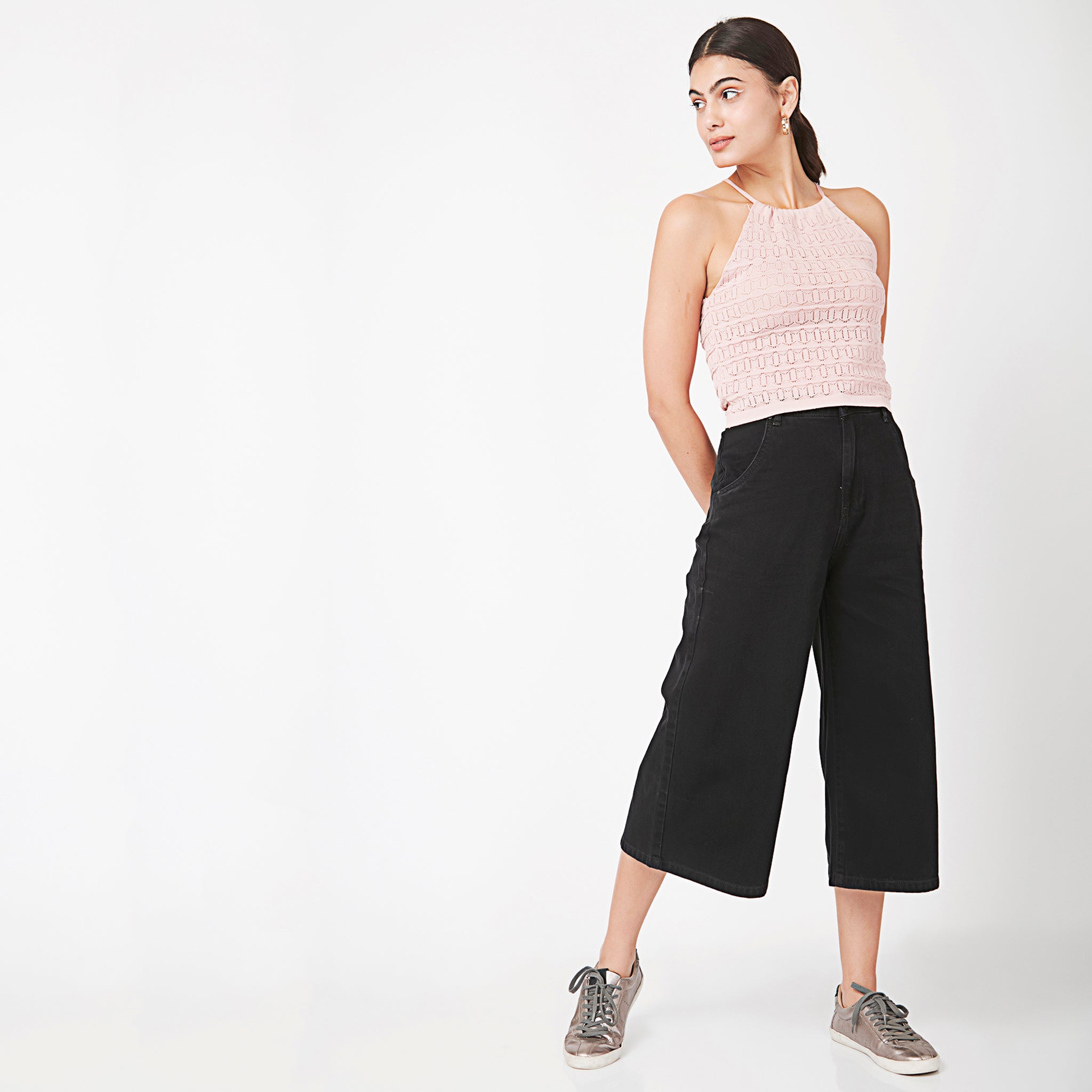 Women Wearing Flare Fit Solid High Rise Culotte