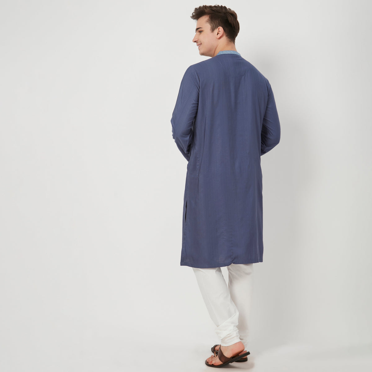 Men Wearing Regular Fit Embroidered Kurta