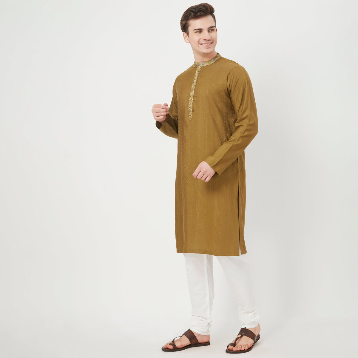 Men Wearing Regular Fit Embroidered Kurta