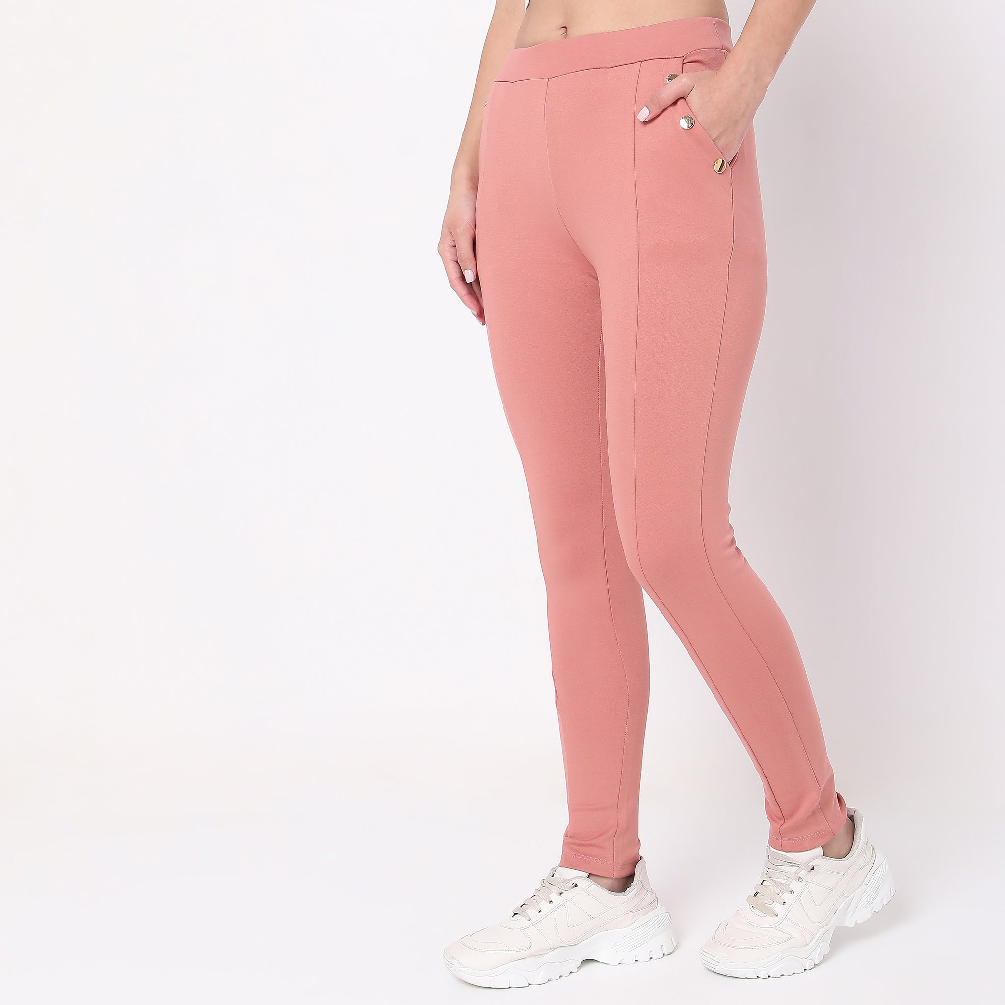Women Wearing Slim Fit Solid Mid Rise Jeggings