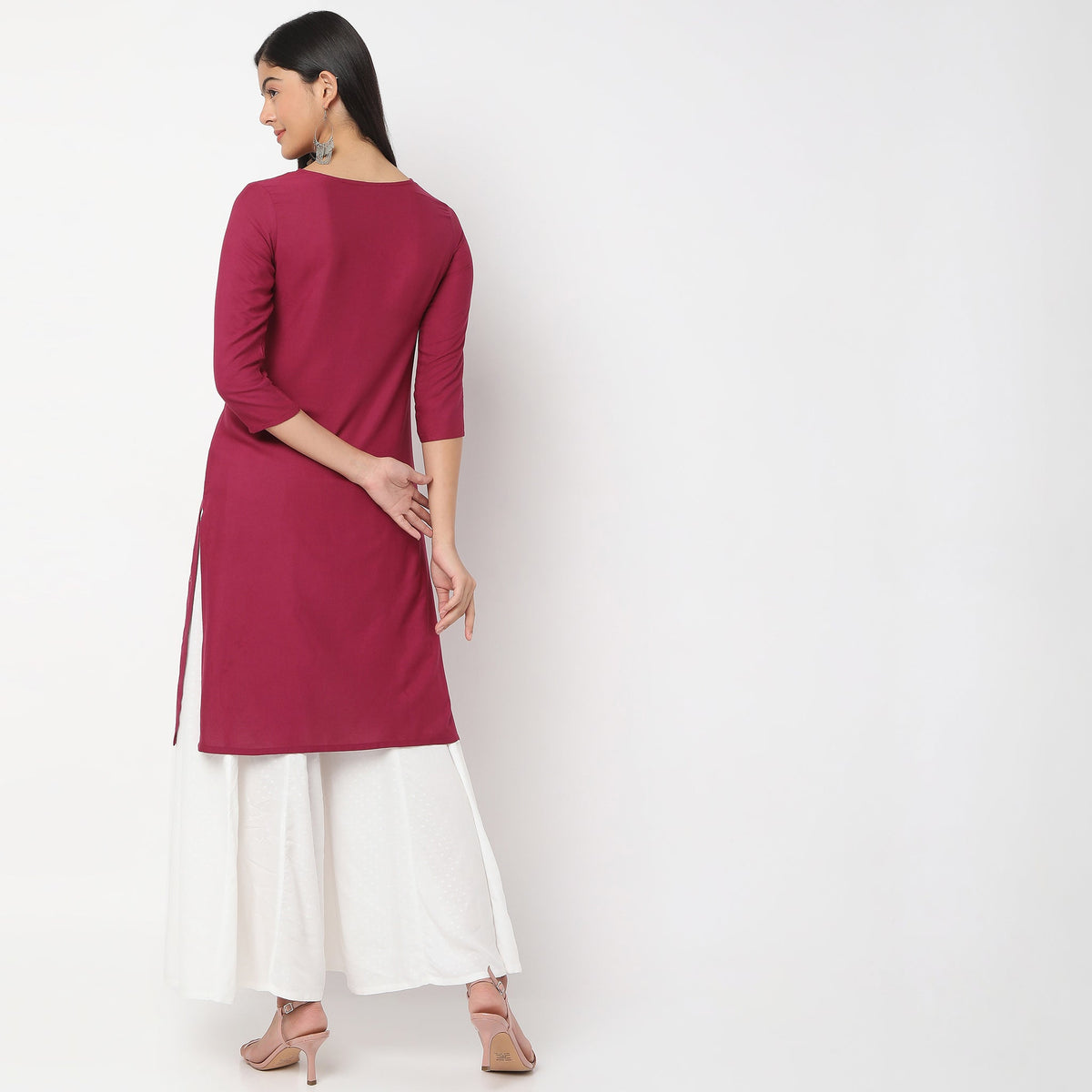 Straight Fit Embroidered Kurta