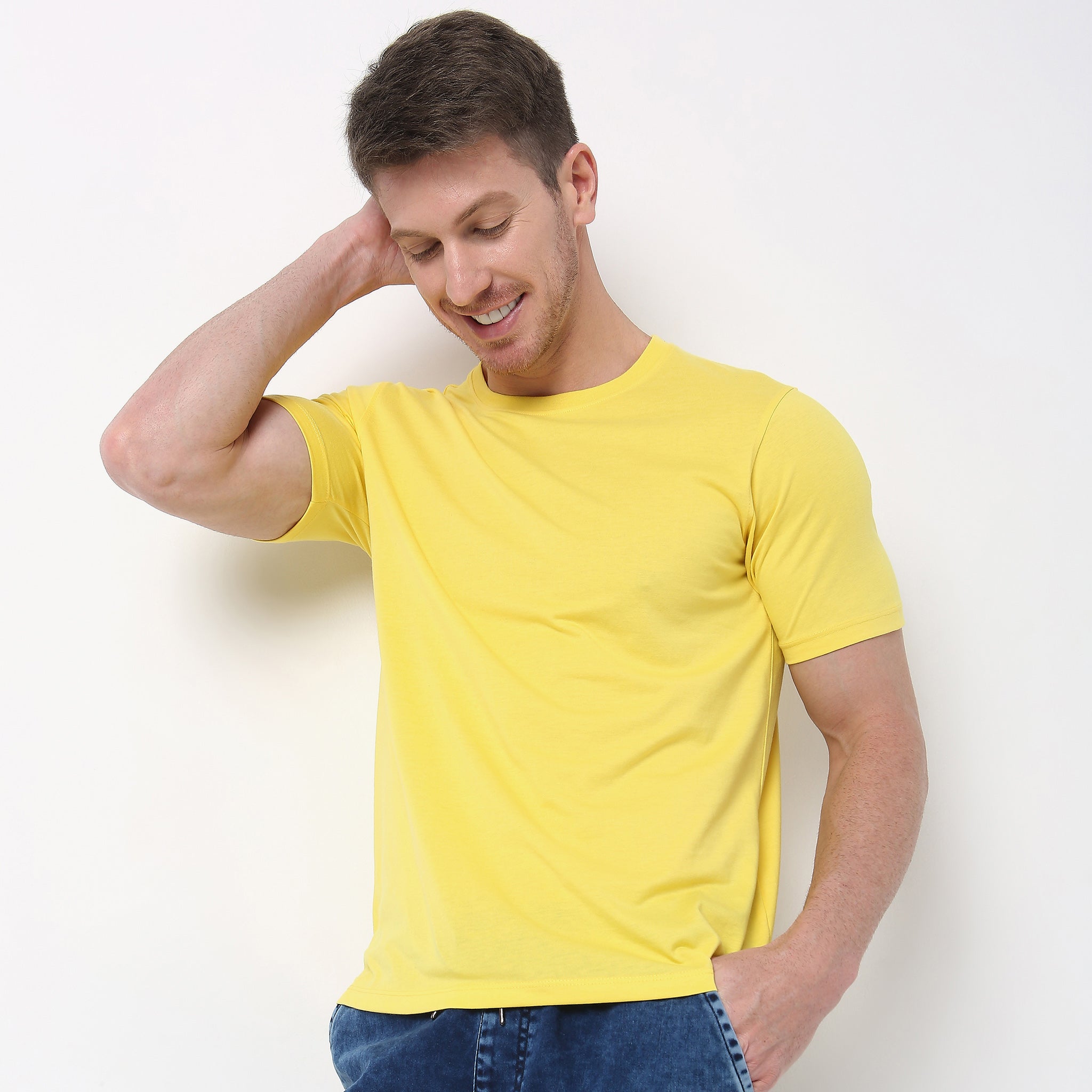 Men Wearing Regular Fit Solid T-Shirt
