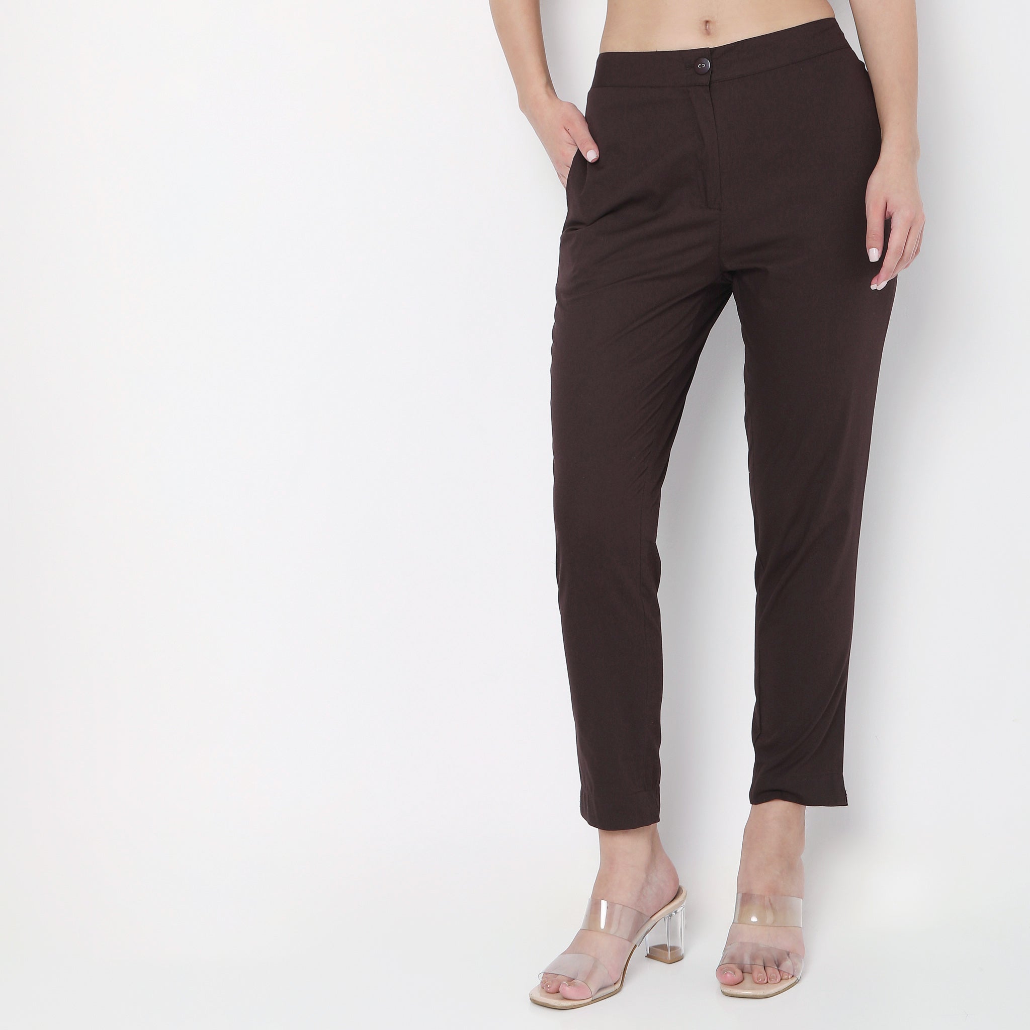 Women Wearing Slim Fit Solid Mid Rise Pant