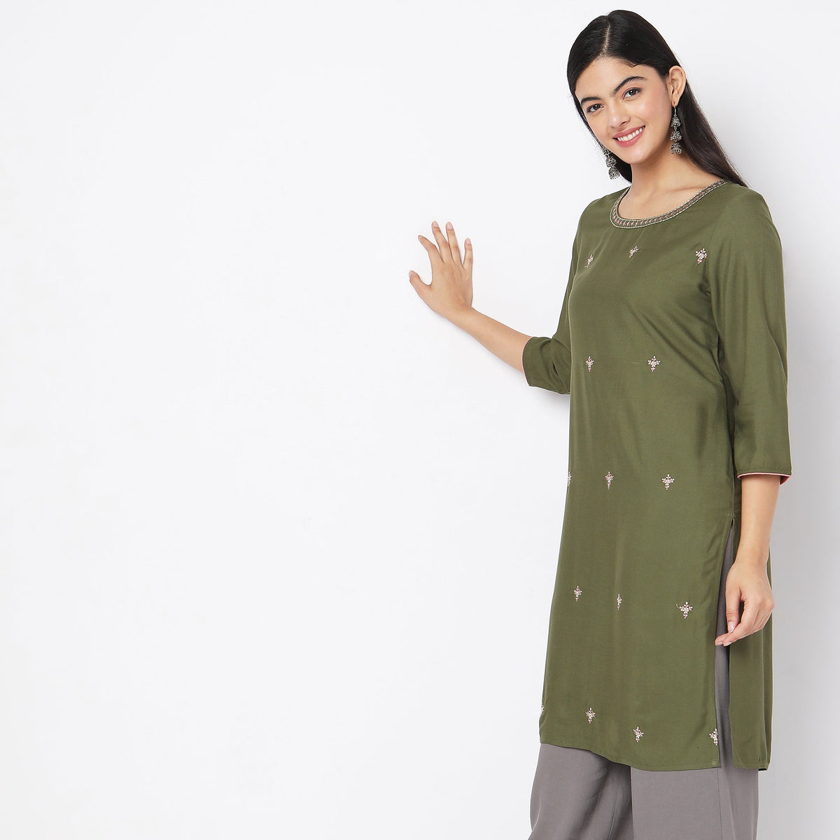 Straight Fit Embroidered Kurta