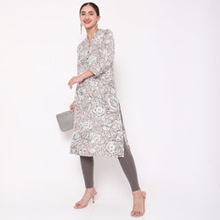 Skinny Fit Solid Mid Rise Leggings