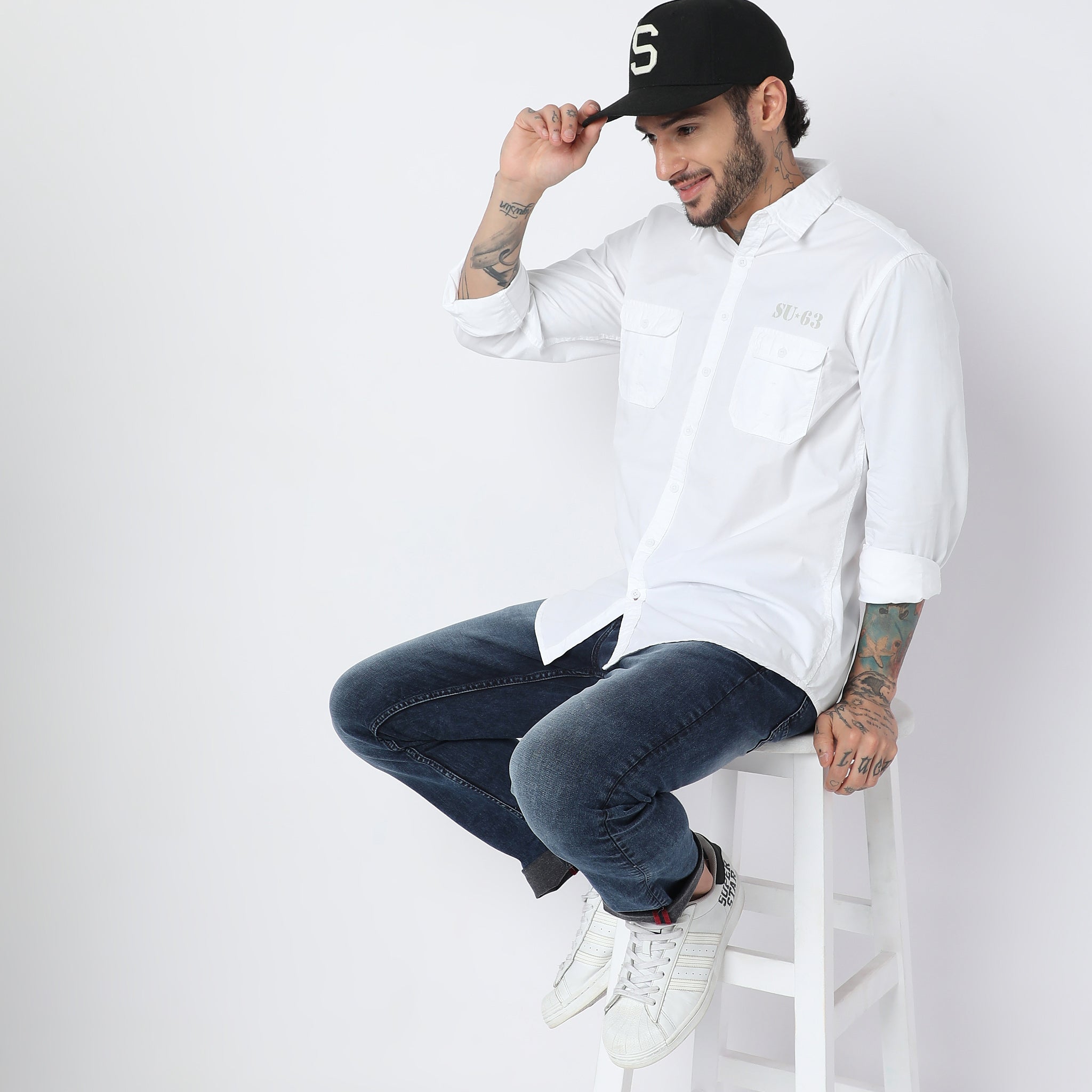 Men Wearing Slim Fit Solid Shirt
