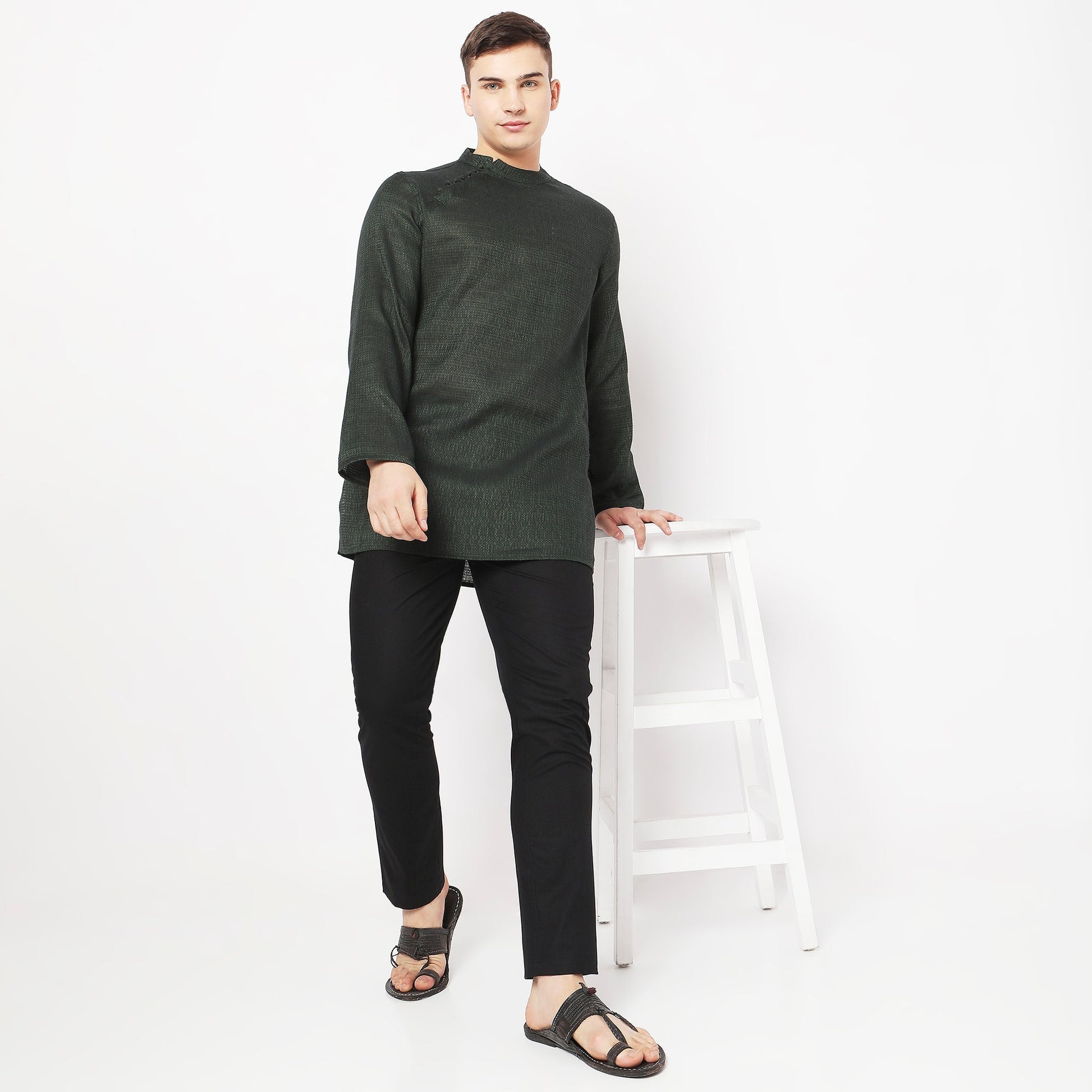 Slim Fit Solid Mid Rise Trousers