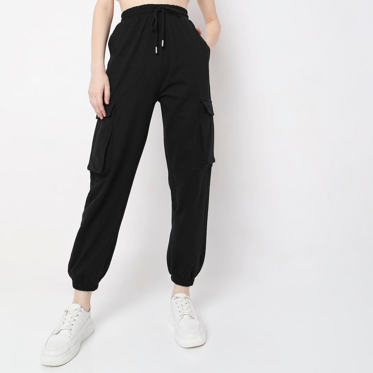 Women Wearing Regular Fit Solid Mid Rise Joggers