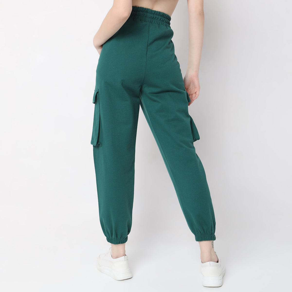 Women Wearing Regular Fit Solid Mid Rise Joggers